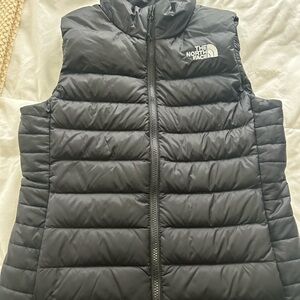 North face beautiful black size small with white lacks like new